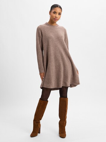 Marie Lund Gebreide jurk in Beige: voorkant