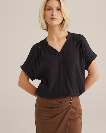 WE Fashion Blouse in Black: front