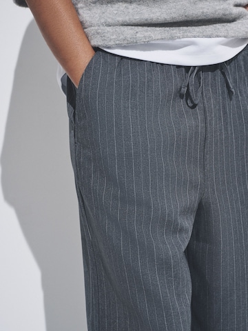 The Set Regular Hose in Grau