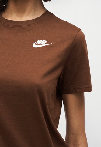 Tricou 'CLUB' de la Nike Sportswear pe maro: față