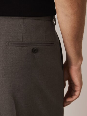 Regular Pantalon à plis Next en marron