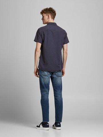 JACK & JONES جينز مضبوط قميص 'Abel' بلون أزرق