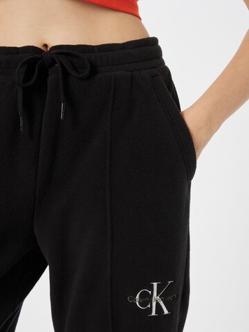 Loosefit Pantaloni de la Calvin Klein Jeans pe negru