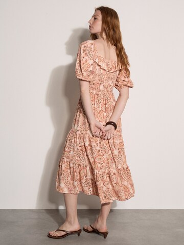 Robe ' ' Apricot en orange