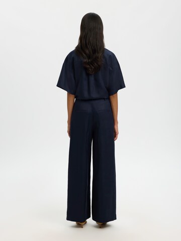 SELECTEDLoosefit Hlače s naborima 'SLFLYRA' - plava boja