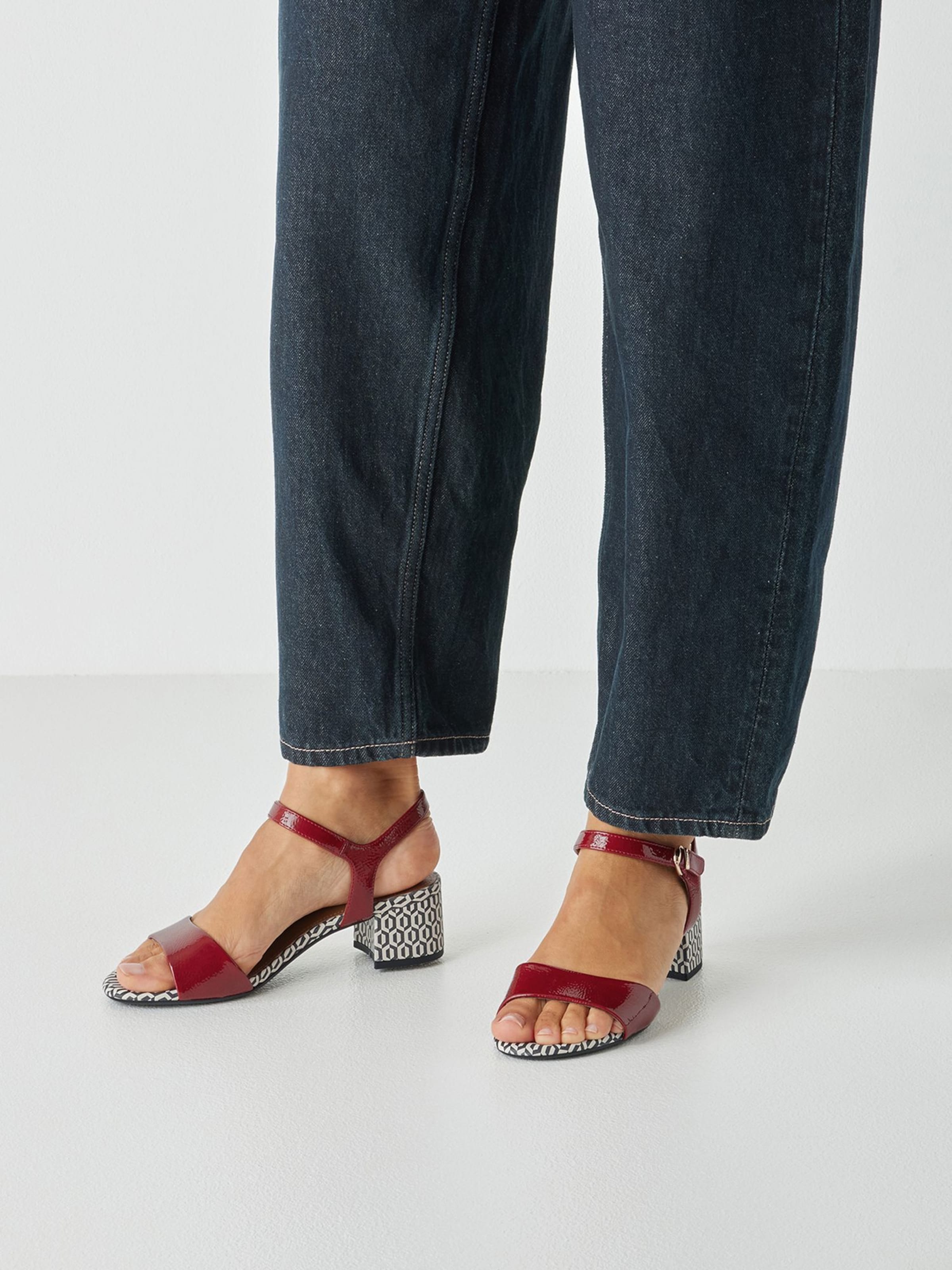 Tamaris Сандали в червено: отпред