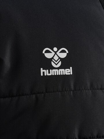 Hummel Jacke 'ESSENTIAL' in Schwarz