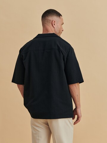 DAN FOX APPAREL Regular fit Button Up Shirt 'Roman' in Black