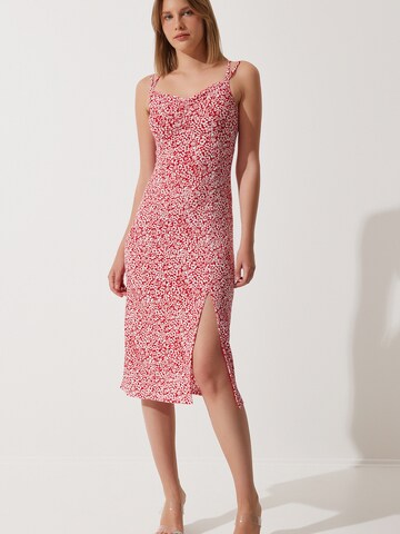 Abito di Happiness İstanbul in rosso: frontale