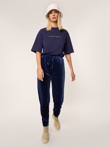 ABOUT YOU x Laura Giurcanu Slimfit Broek 'Jule' in Blauw