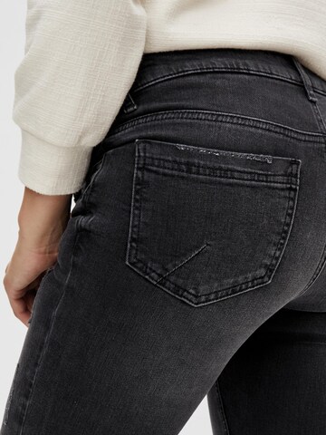 MAMALICIOUS Slimfit Jeans 'Akira' in Schwarz