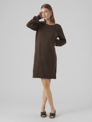 Robes en maille 'LEFILE' VERO MODA en marron