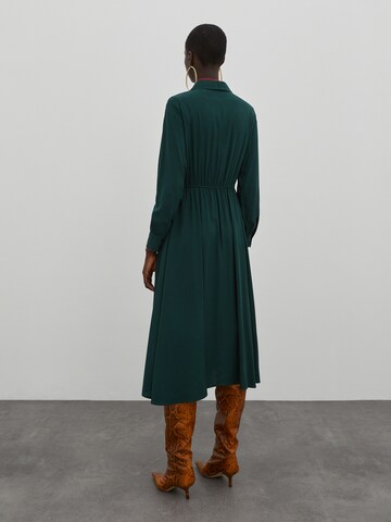 EDITED Košeľové šaty 'Lisette' - Zelená