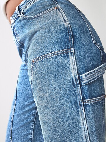 Next - Pierna ancha Pantalón vaquero cargo en azul