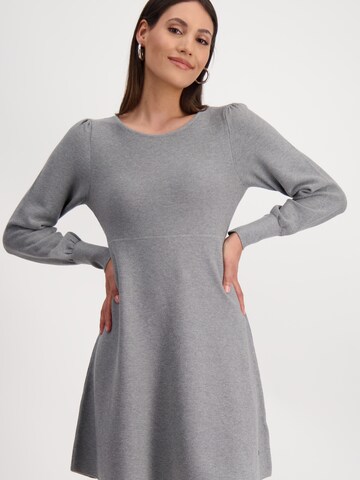 Robes en maille monari en gris