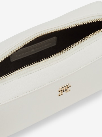 TOMMY HILFIGER Skuldertaske 'Essential' i hvid