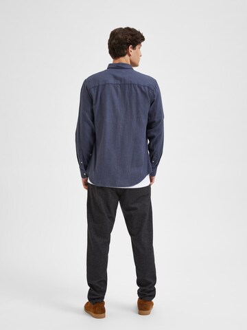SELECTED HOMME جينز مضبوط قميص 'Robin' بلون أزرق