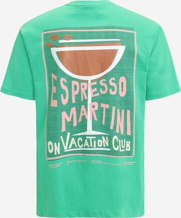 On Vacation Club T-Shirt 'Espresso Martini' in Grün
