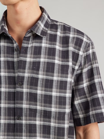 HOLLISTER Comfort Fit Πουκάμισο 'MALLCORE' σε μαύρο