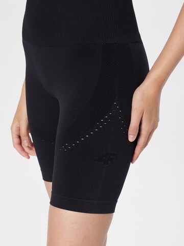 4F Skinny Sportshorts in Schwarz