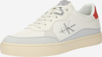 Calvin Klein Jeans - Sapatilhas baixas 'CLASSIC' em branco: frente