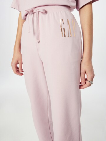 Regular Pantaloni de la GAP pe mov