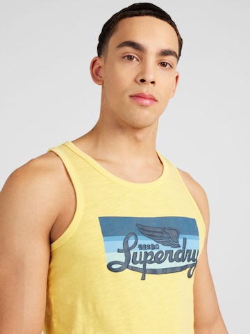 Superdry T-shirt 'Cali' i gul