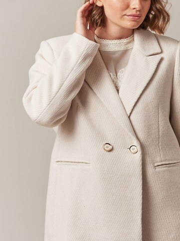 Manteau mi-saison 'Tanya' Deeluxe en blanc