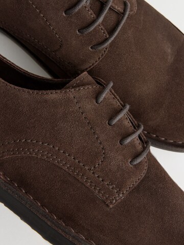 Chaussure à lacets Next en marron