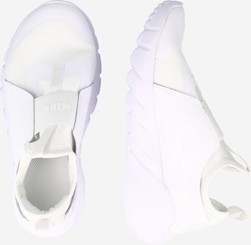 Chaussure de sport 'Flex Runner 2' NIKE en blanc