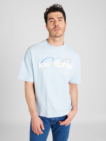 Low Lights Studios T-shirt 'Arctic Ring' i blå: framsida