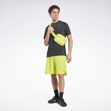 Tricou funcțional de la Reebok pe gri