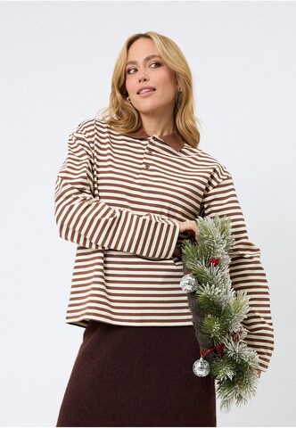 T-shirt 'Jolina' OH APRIL en marron : devant