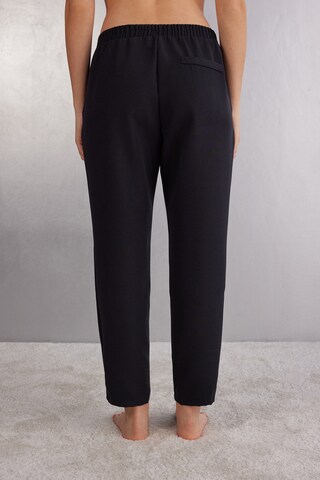 INTIMISSIMI Slimfit Hose in Schwarz