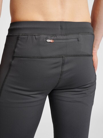 Skinny Pantalon de sport Newline en gris