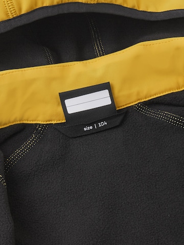 Reima Toiminnallinen takki 'Vantti' värissä keltainen