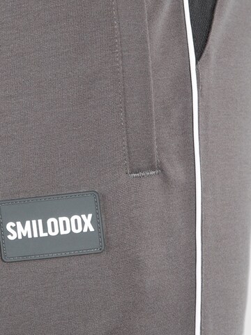 Effilé Pantalon 'Suit Pro' Smilodox en gris