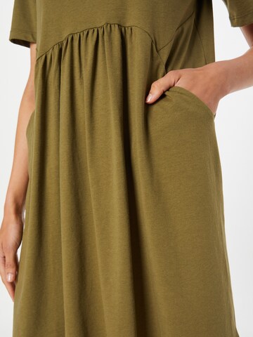 Rochie de la NÜMPH pe verde