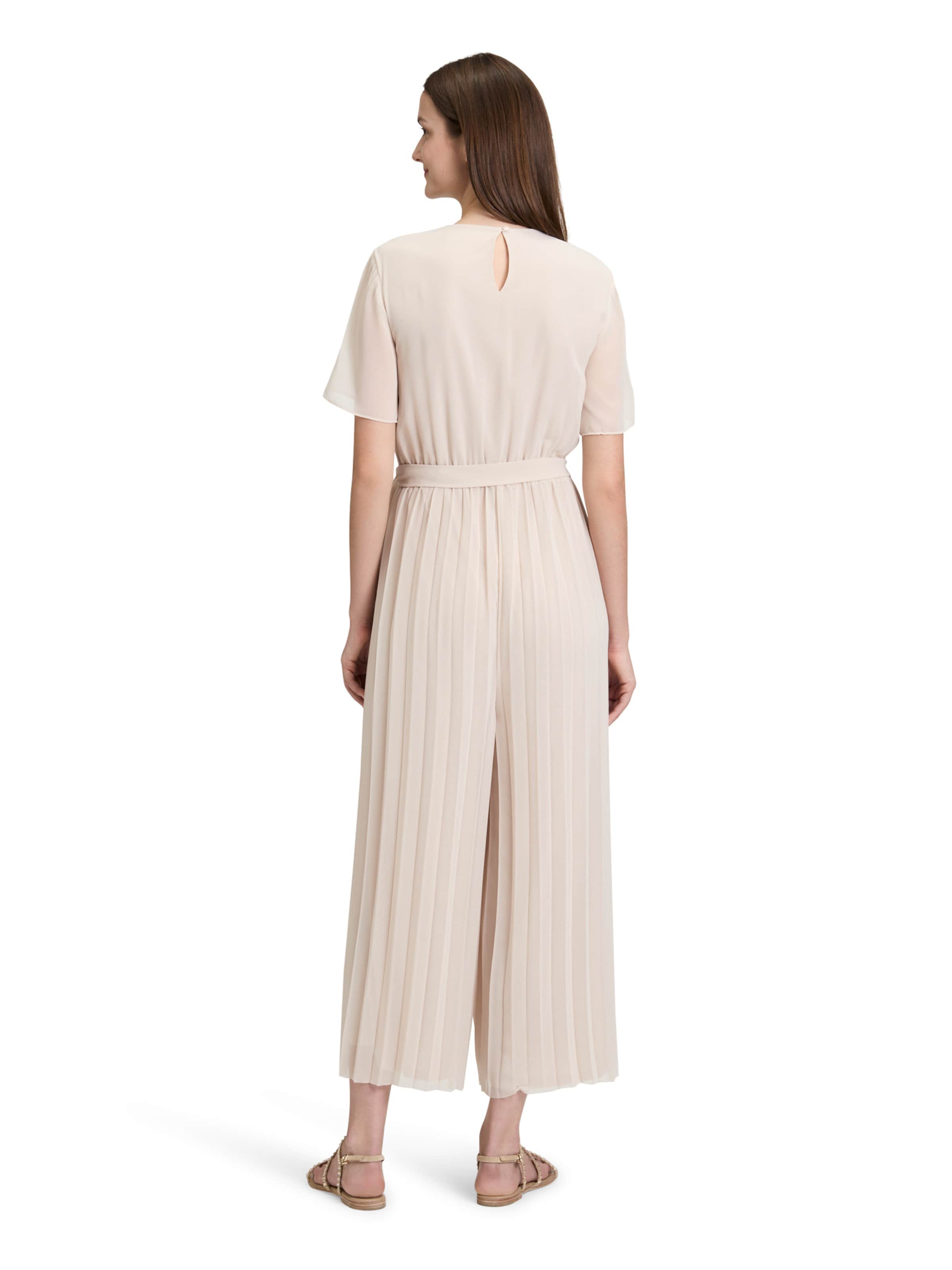 Tuta jumpsuit di Betty & Co in beige