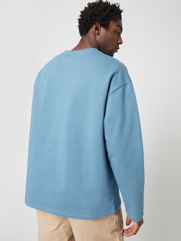 ABOUT YOU x Louis Darcis Sweatshirt in Blau
