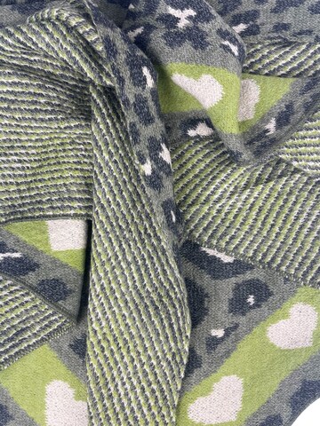 Kumixi Shawl 'Leo Herz' in Green