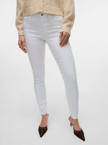 Skinny Jean 'VMElly' VERO MODA en blanc
