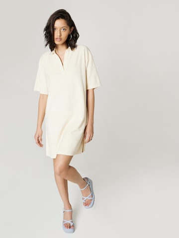 florence by mills exclusive for ABOUT YOU - Vestido camisero en beige