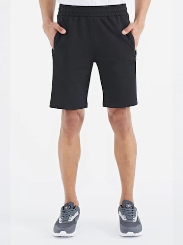 Pantalon Tommy Life en noir : devant