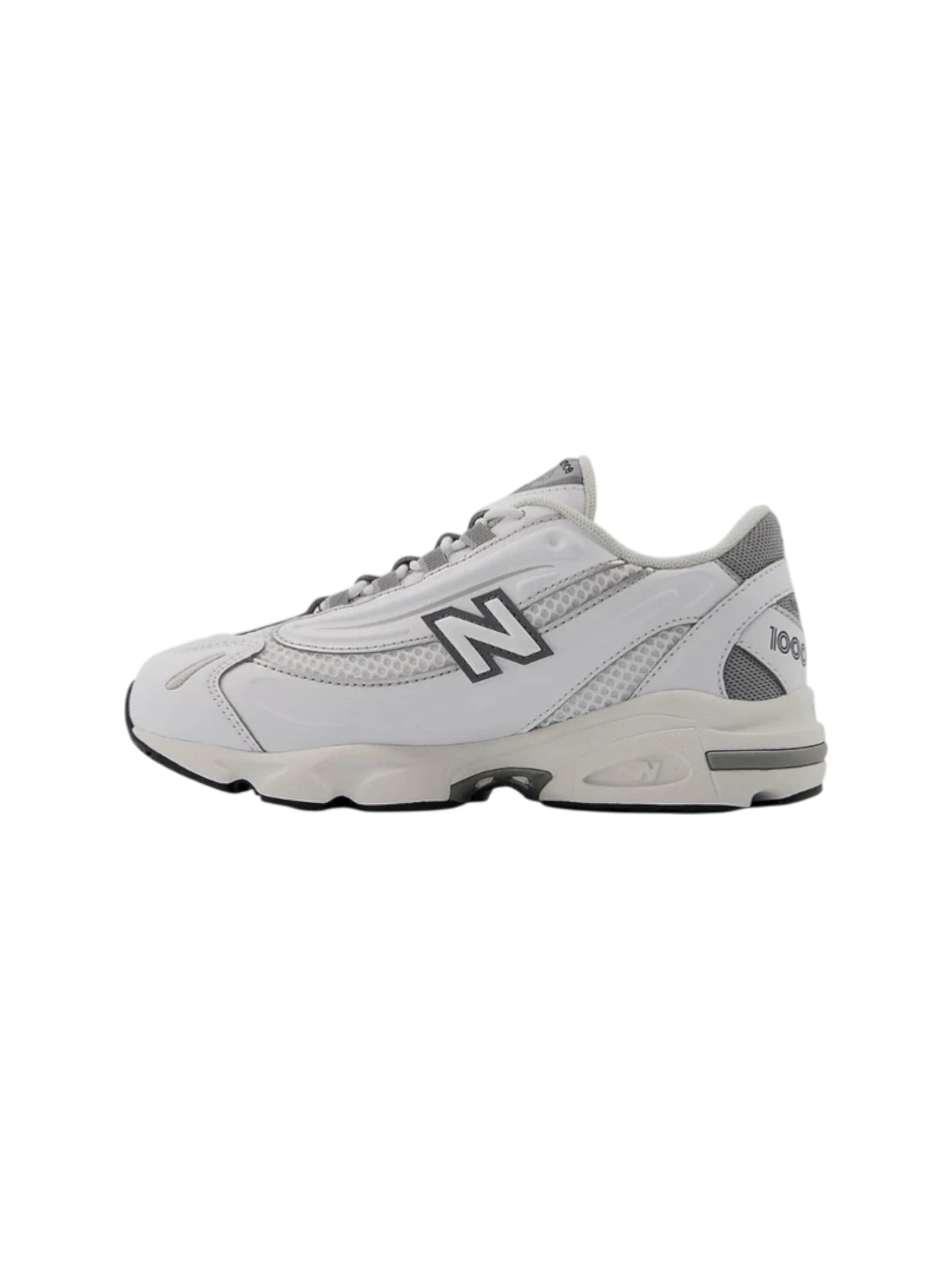 new balance Sports shoe in White: front