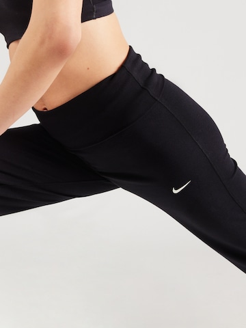 Nike Sportswear Normalny krój Spodnie w kolorze czarny