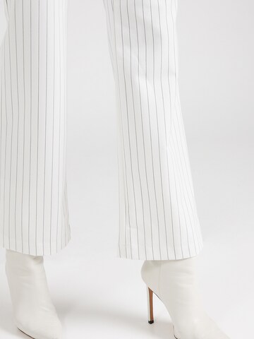 évasé Pantalon Monki en blanc