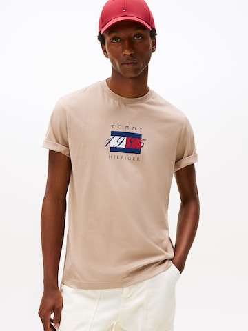 TOMMY HILFIGER Μπλουζάκι σε μπεζ: μπροστά