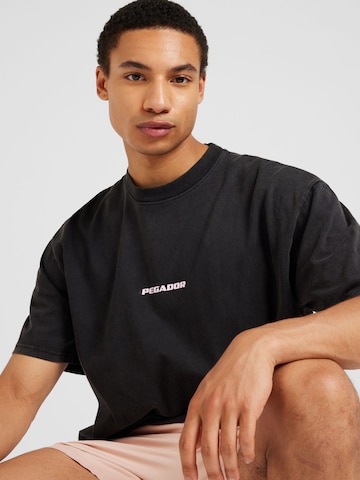 Pegador - Camiseta 'PGDR Colne Logo Oversized Tee' en negro