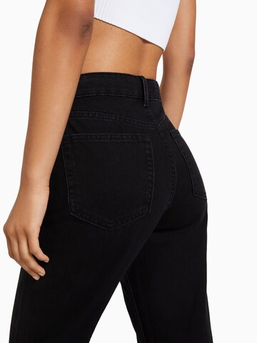 Bershka Loosefit Farkut värissä musta